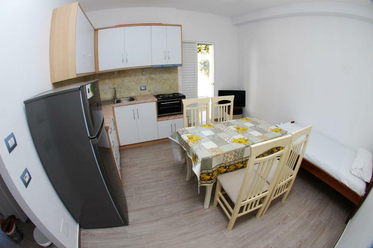 Rafail'S Apartment Sarandë Exterior foto